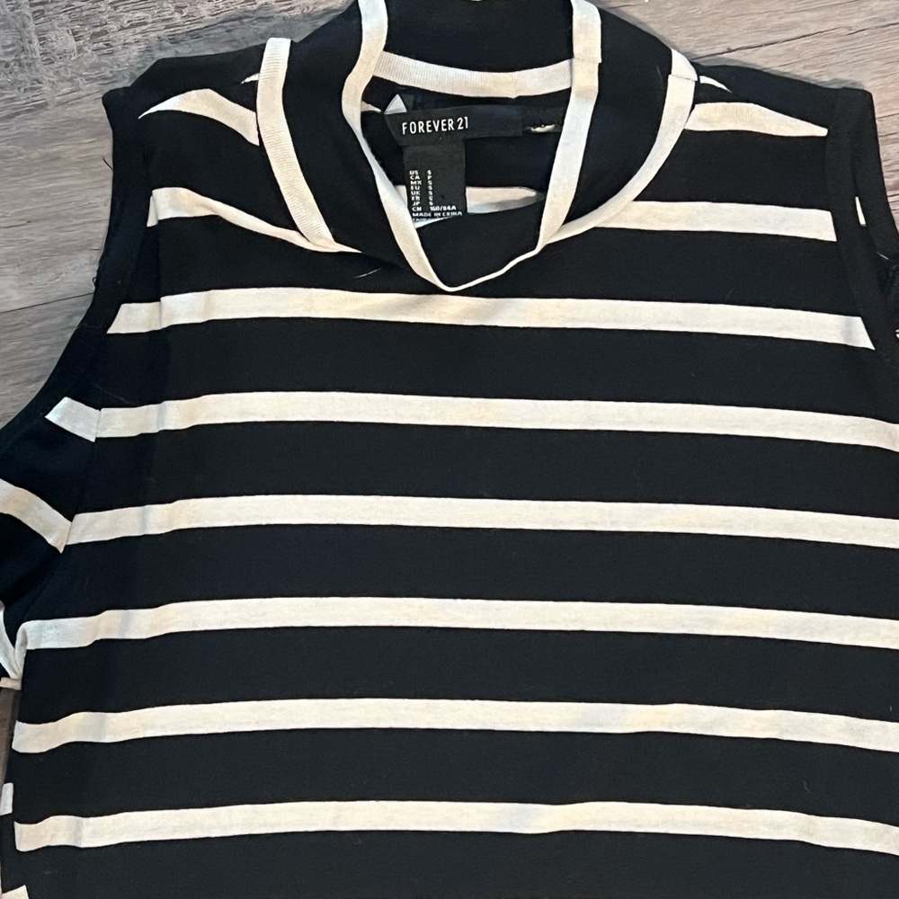 Forever 21 Monochrome Striped Sleeveless Top Turtleneck Black white Small women